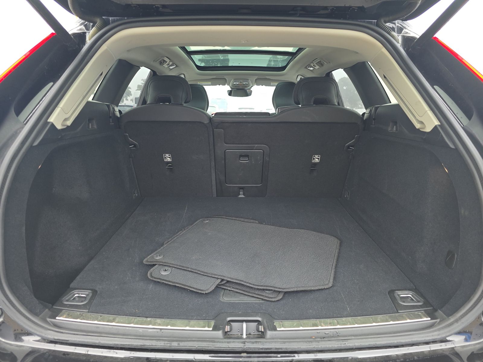 2025 Volvo XC60 B5 Plus AWD