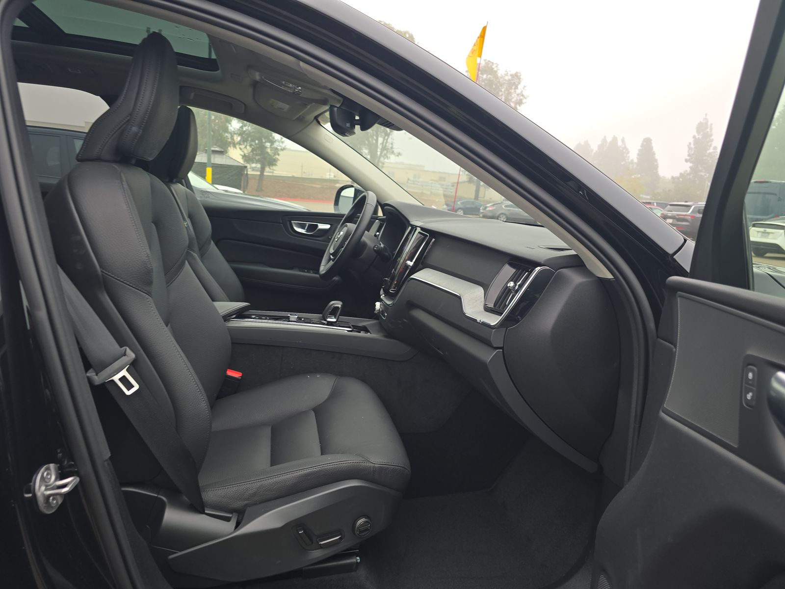 2025 Volvo XC60 B5 Plus AWD