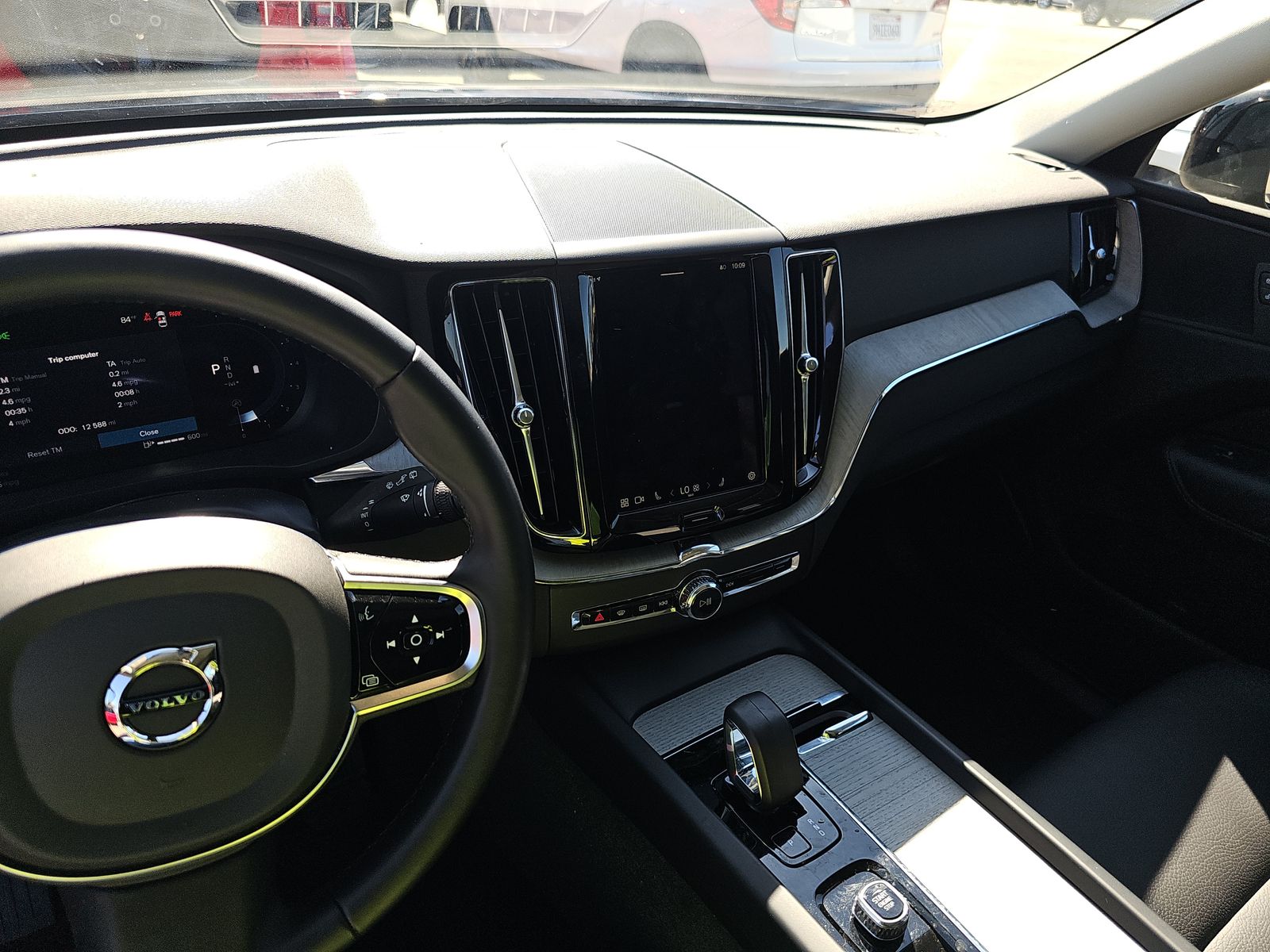 2025 Volvo XC60 B5 Plus AWD