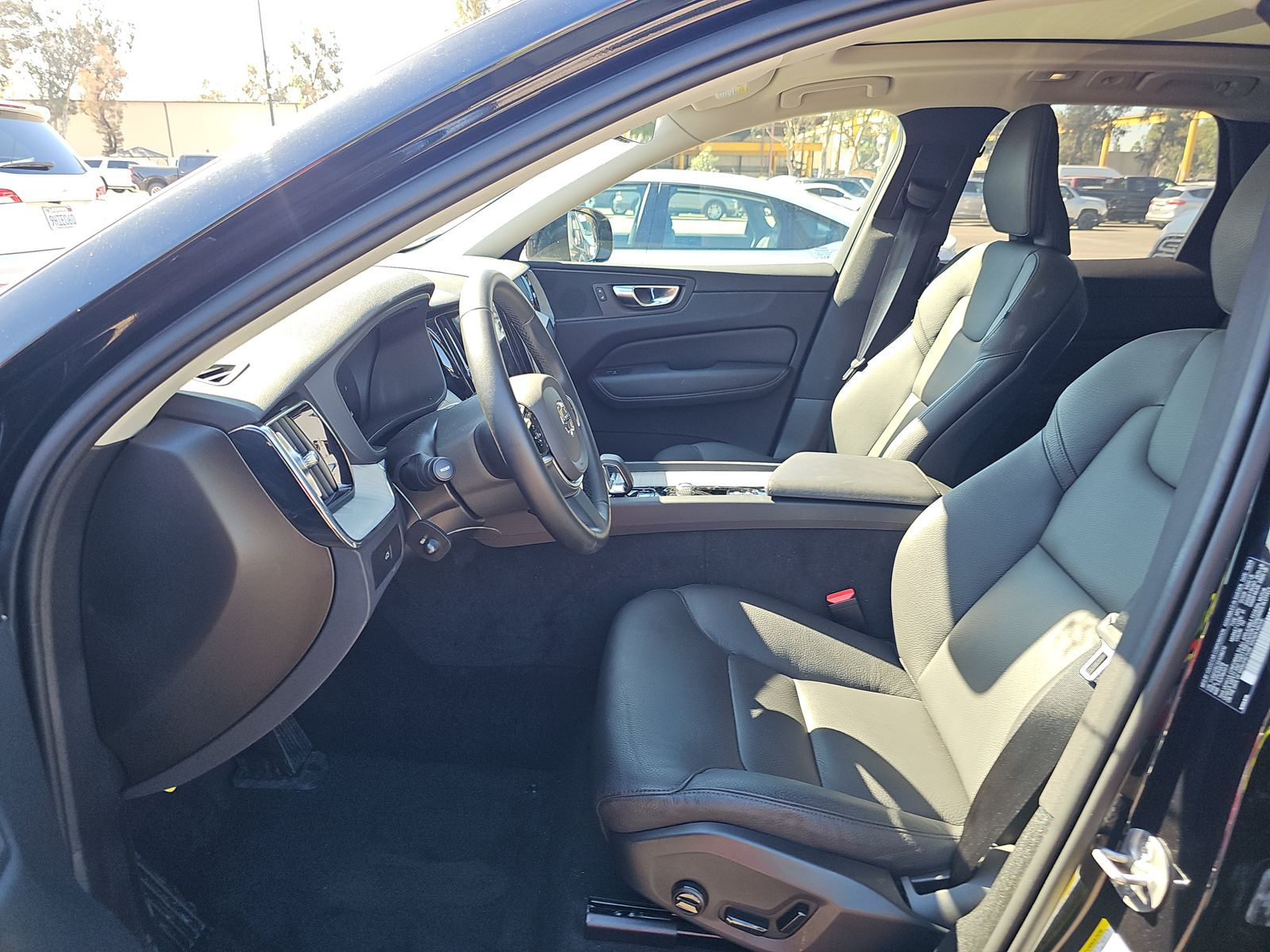 2025 Volvo XC60 B5 Plus AWD