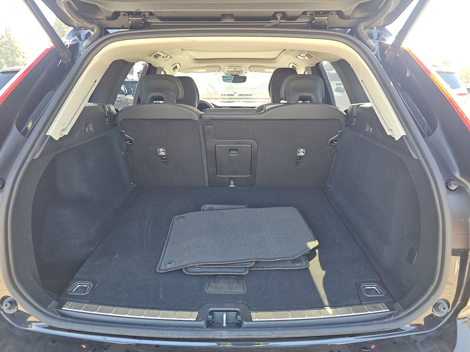 2025 Volvo XC60 B5 Plus AWD