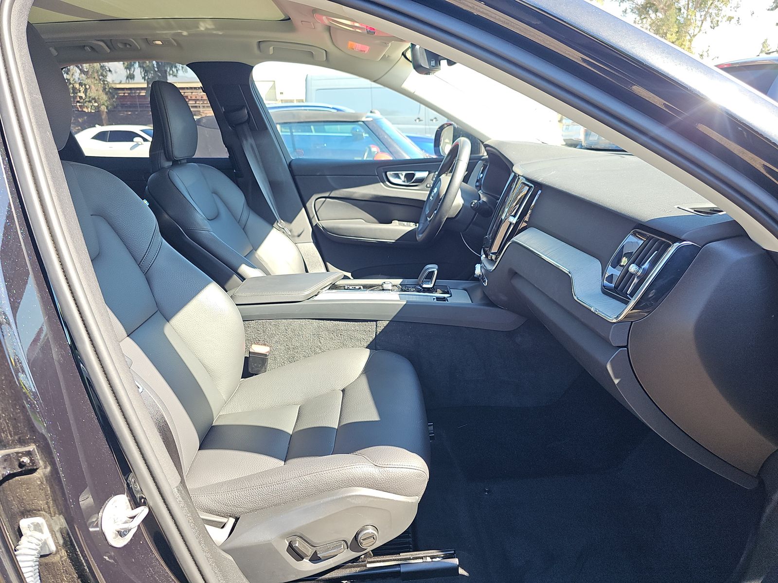 2025 Volvo XC60 B5 Plus AWD