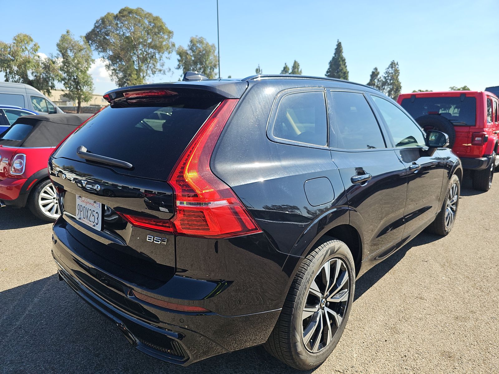2025 Volvo XC60 B5 Plus AWD