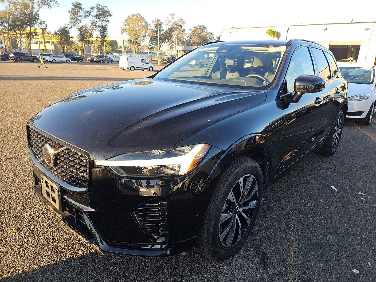 2025 Volvo XC60 B5 Plus AWD