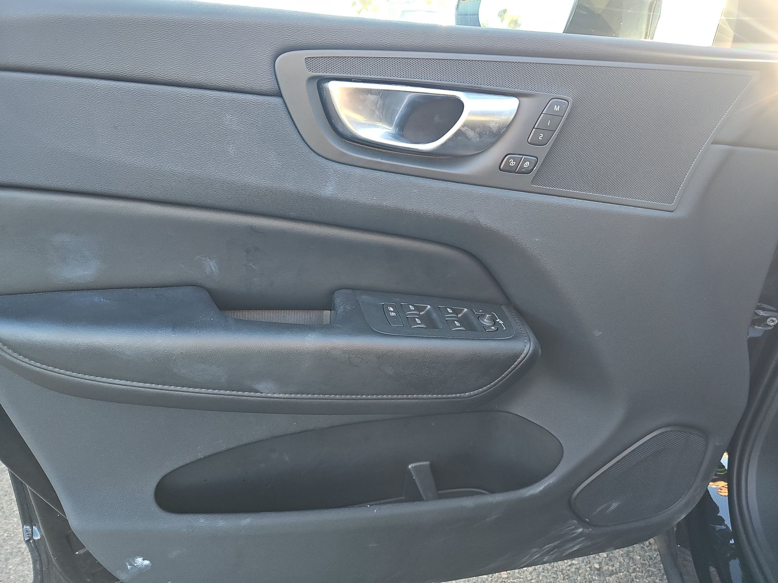 2025 Volvo XC60 B5 Plus AWD