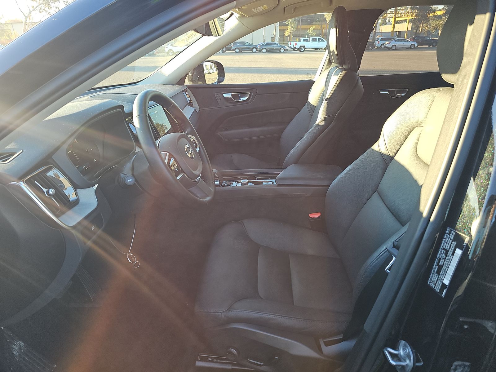 2025 Volvo XC60 B5 Plus AWD