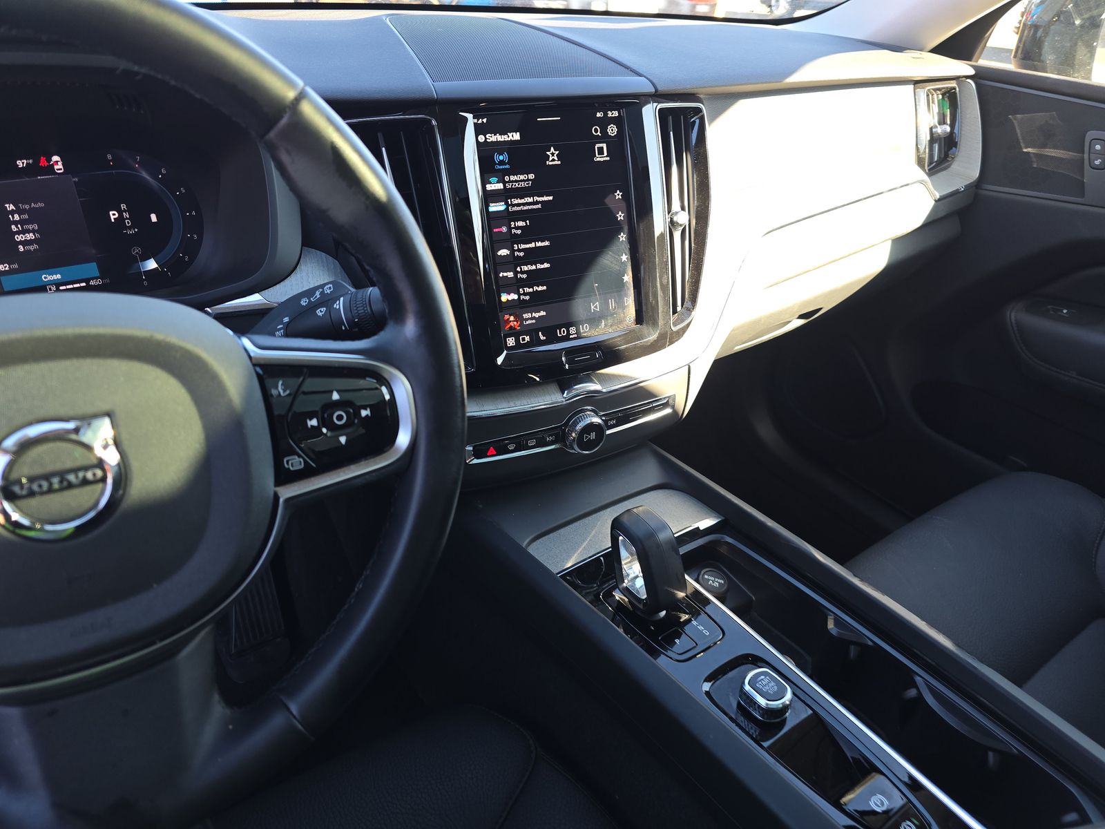 2025 Volvo XC60 B5 Plus AWD