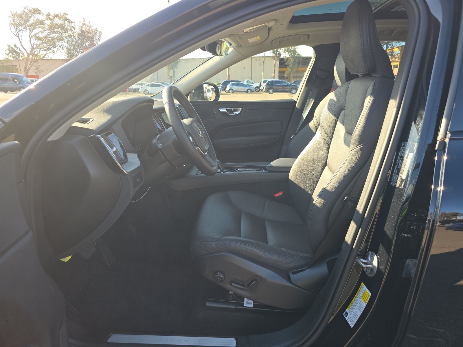 2025 Volvo XC60 B5 Plus AWD