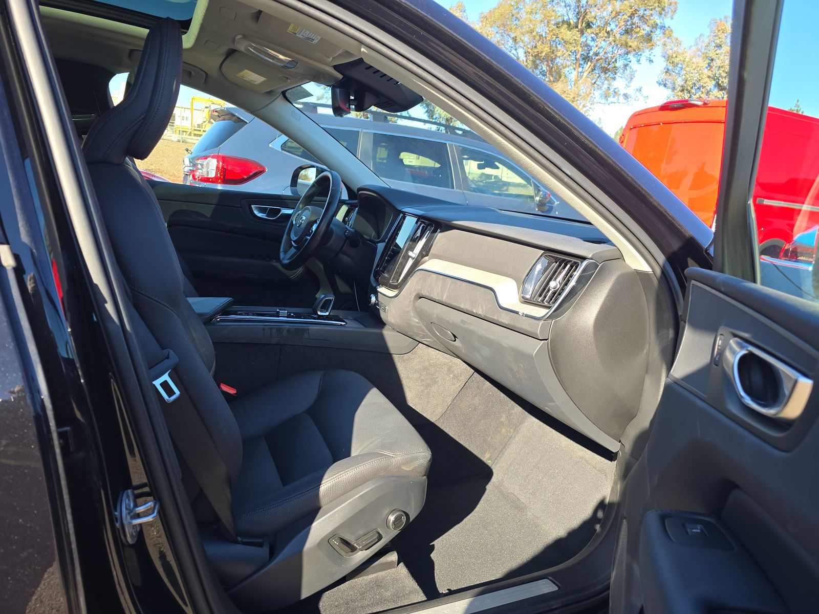 2025 Volvo XC60 B5 Plus AWD