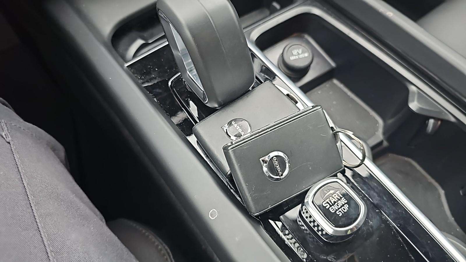 2025 Volvo XC60 B5 Plus AWD