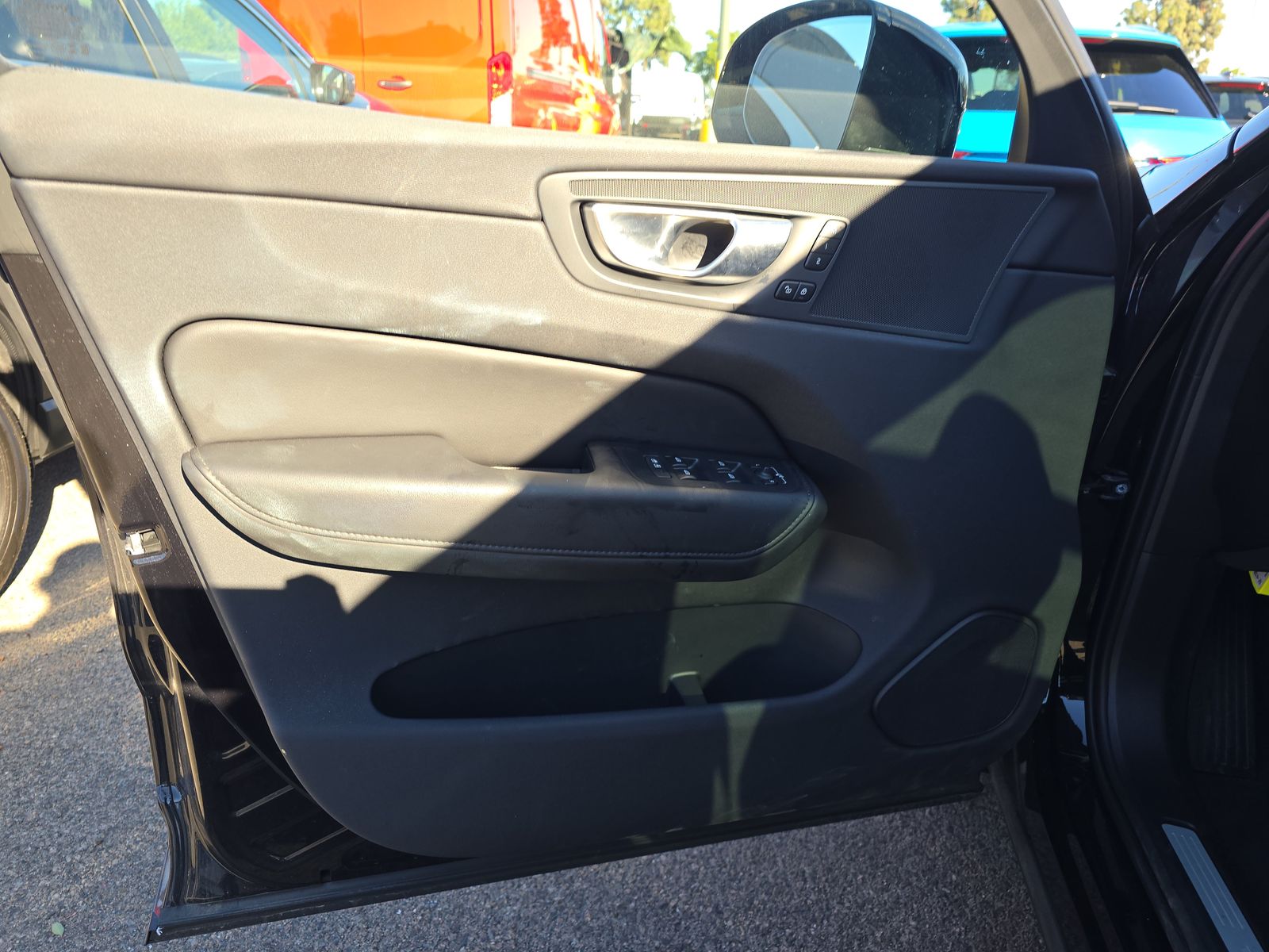 2025 Volvo XC60 B5 Plus AWD