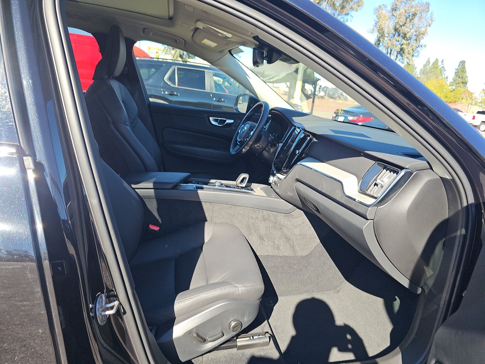 2025 Volvo XC60 B5 Plus AWD