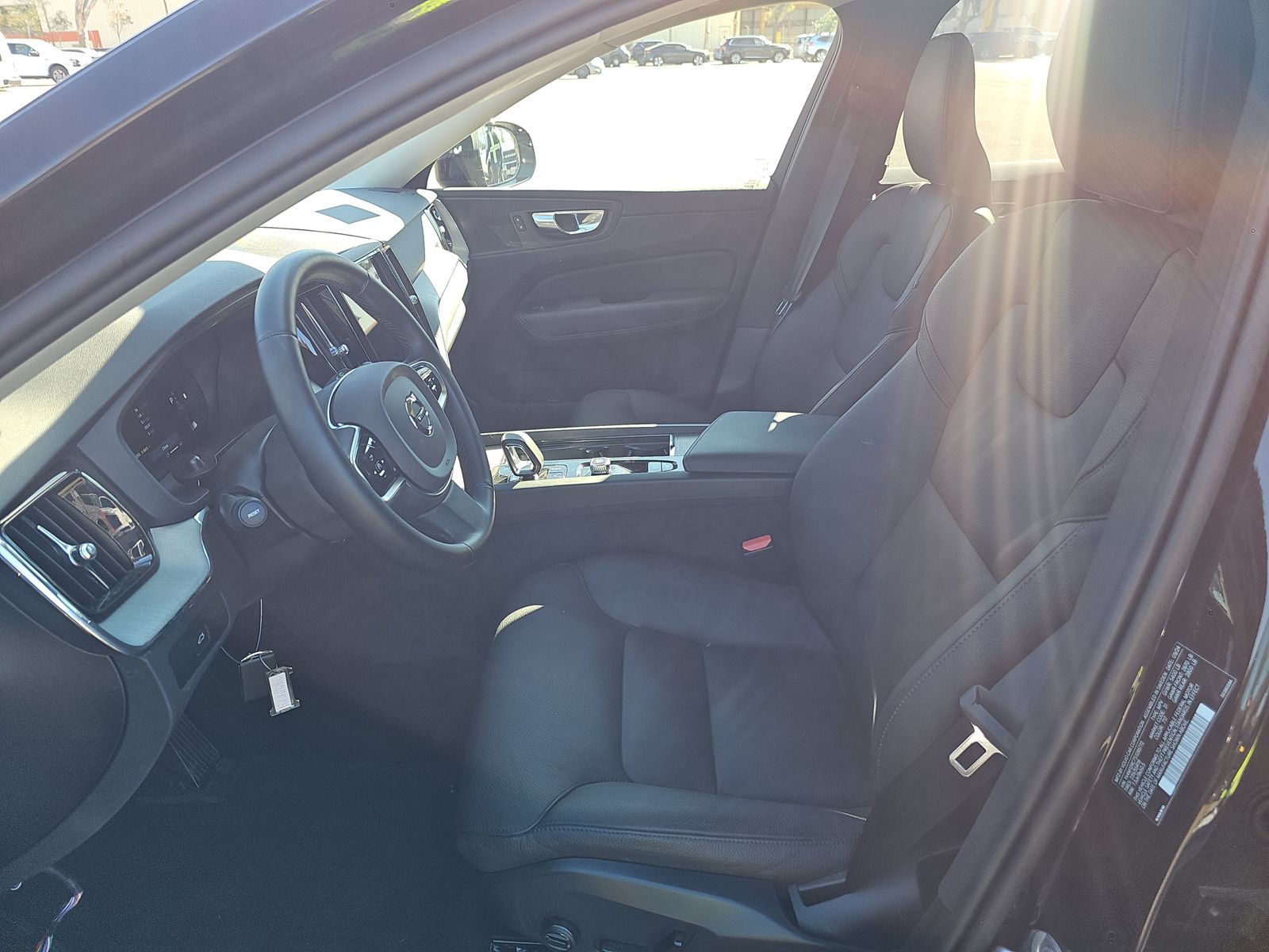 2025 Volvo XC60 B5 Plus AWD