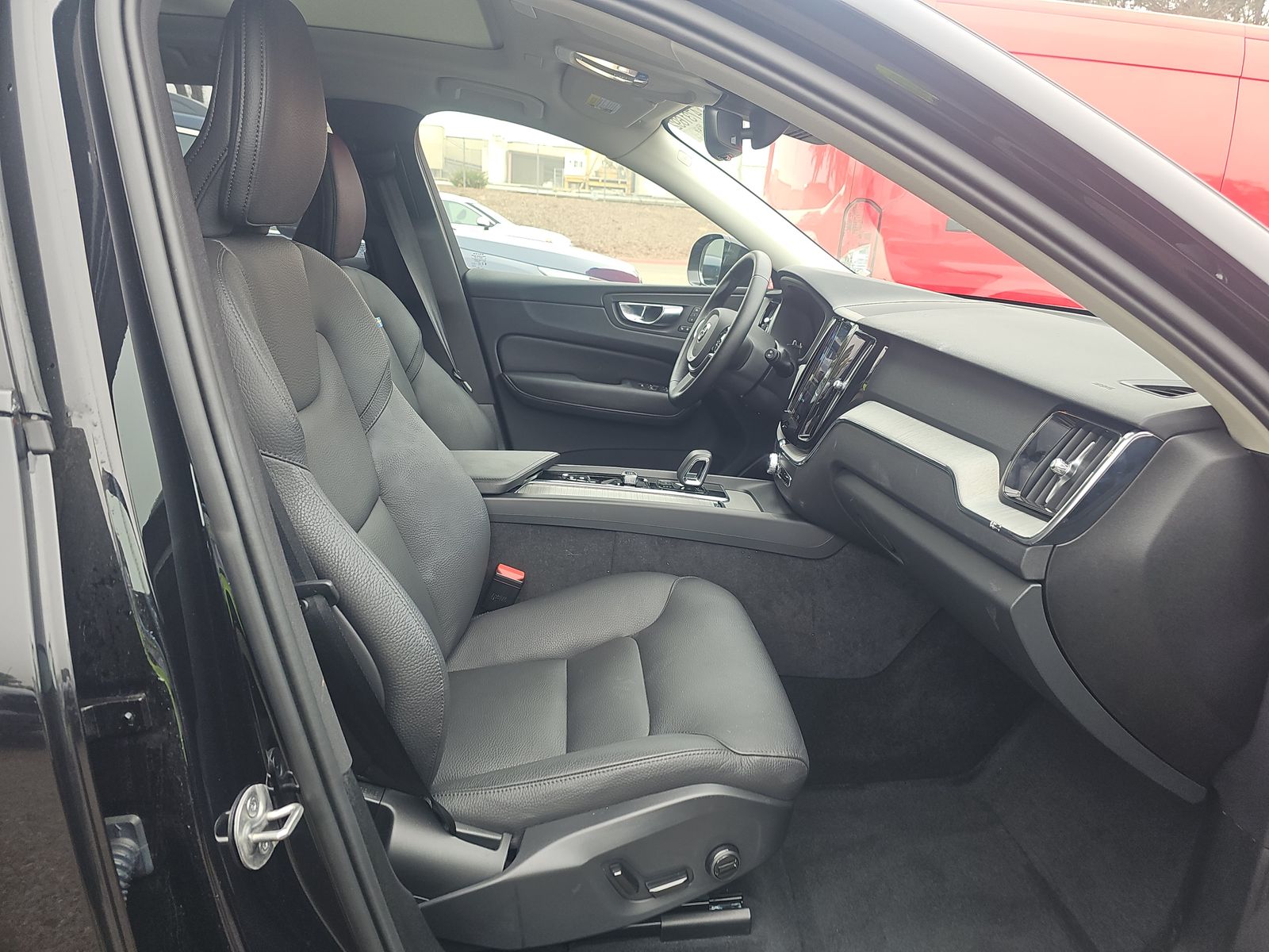 2025 Volvo XC60 B5 Plus AWD