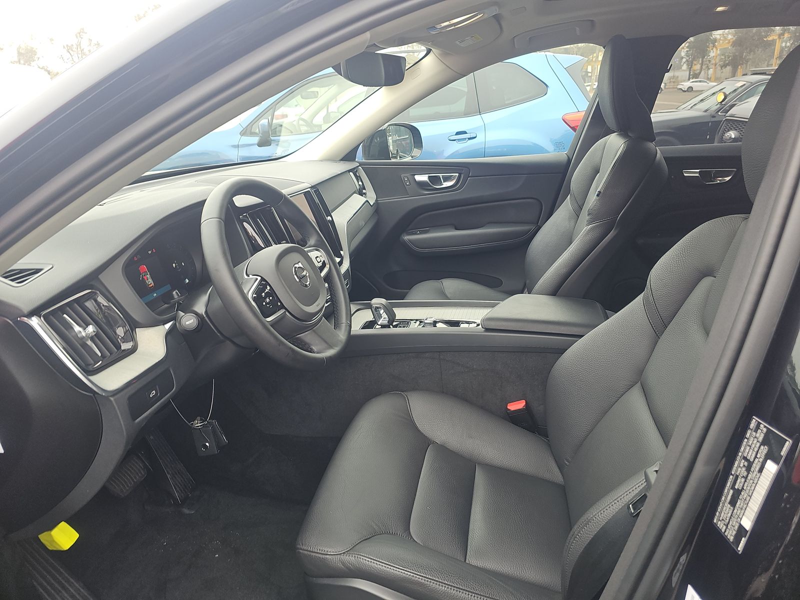 2025 Volvo XC60 B5 Plus AWD