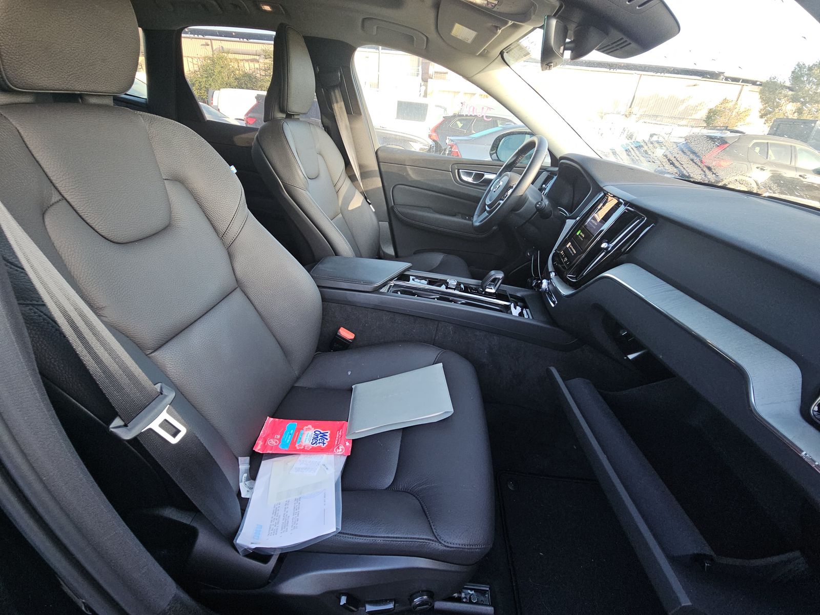 2025 Volvo XC60 B5 Plus AWD