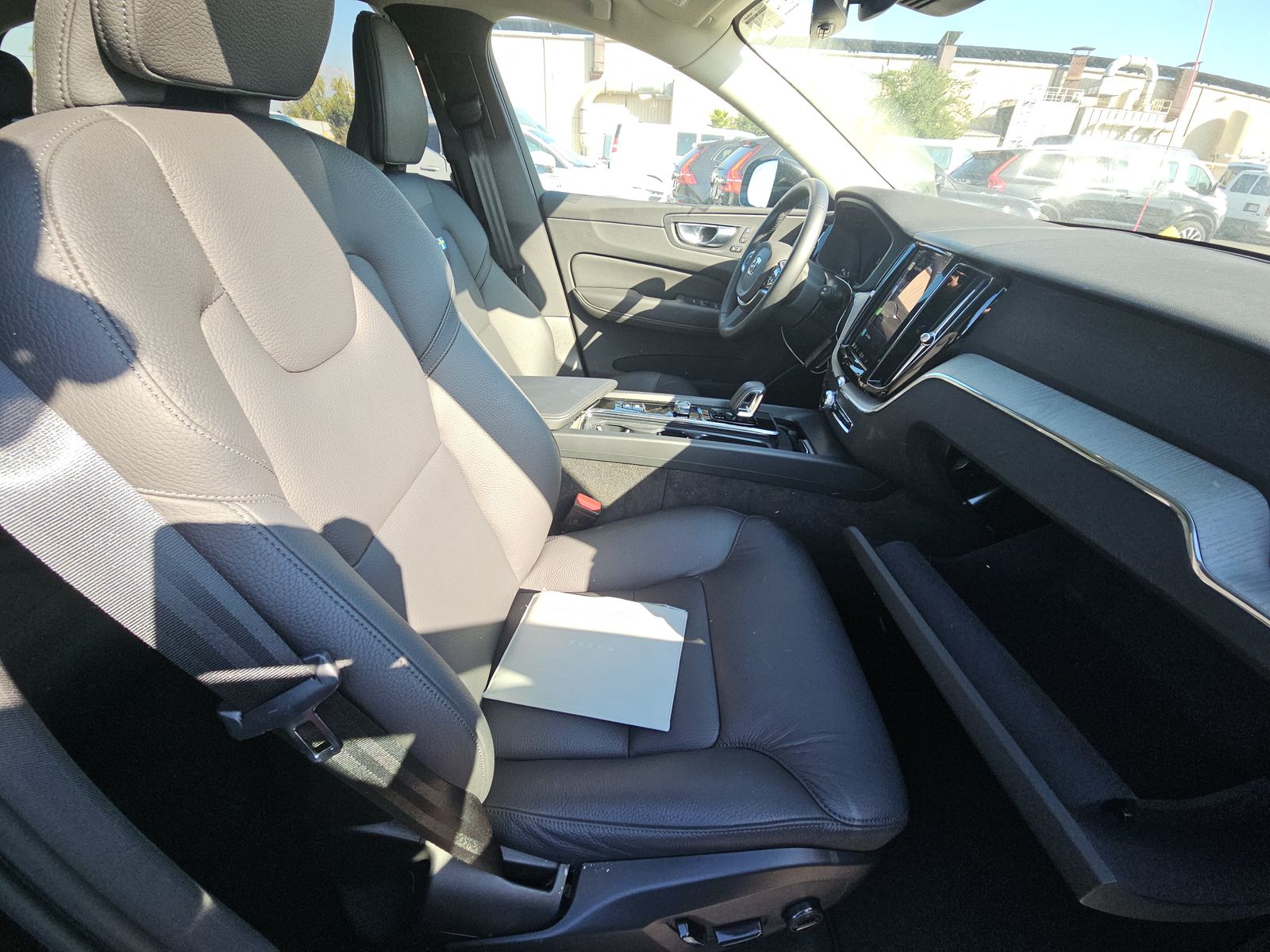 2025 Volvo XC60 B5 Plus AWD