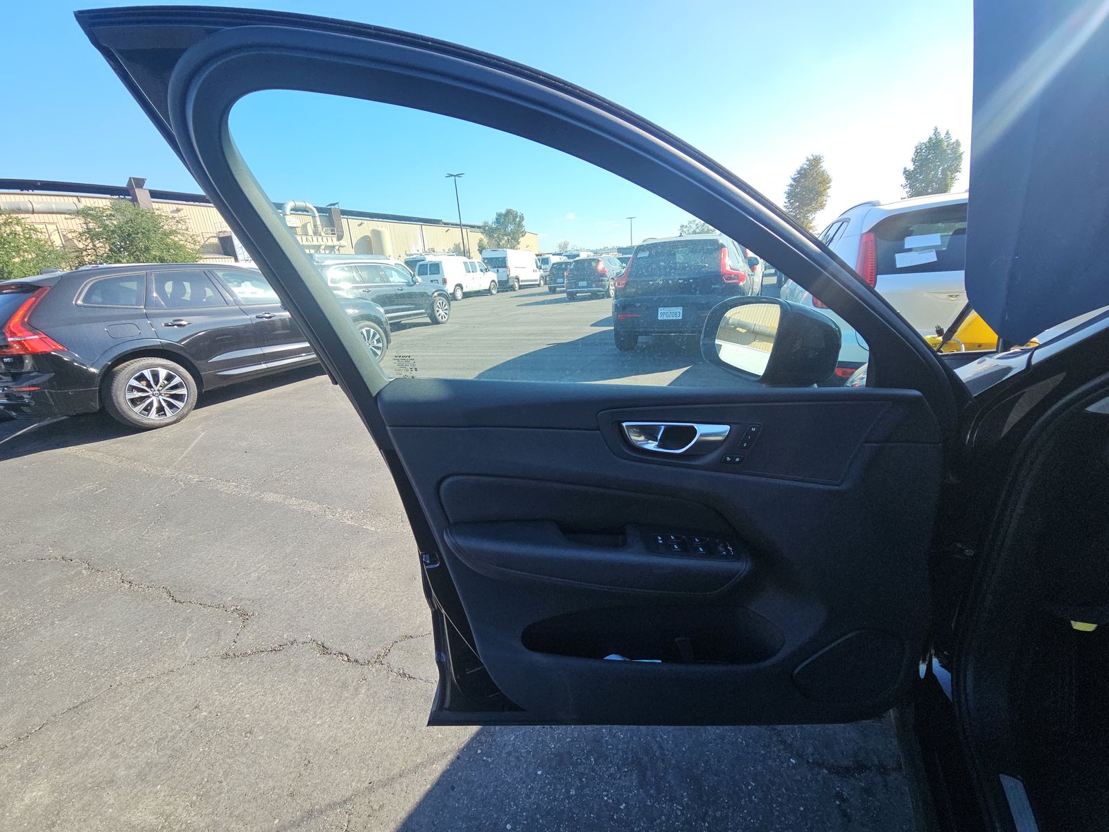 2025 Volvo XC60 B5 Plus AWD