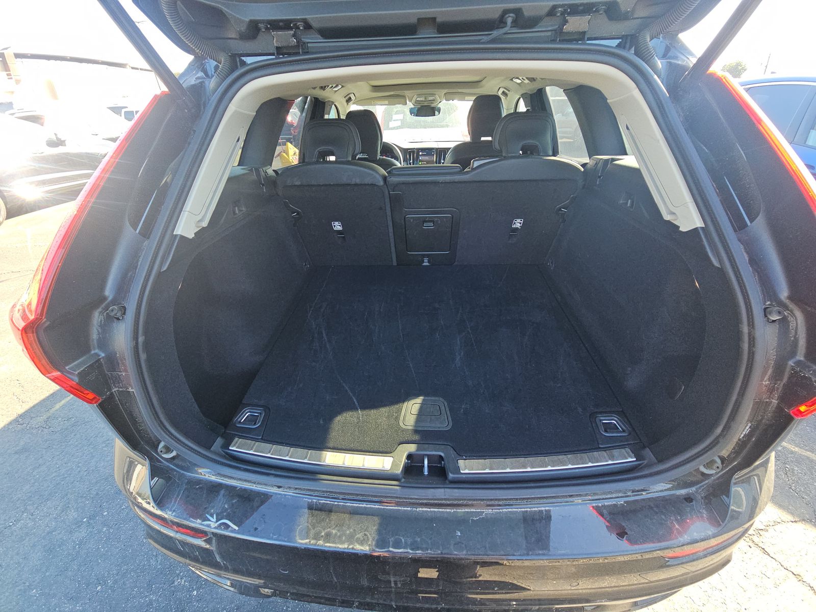 2025 Volvo XC60 B5 Plus AWD