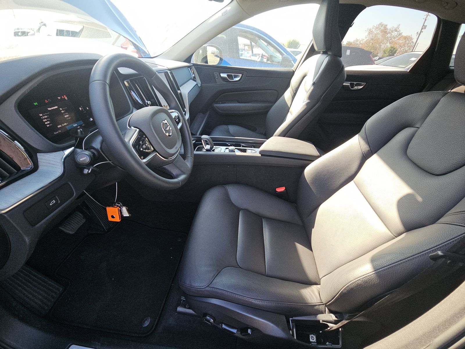 2025 Volvo XC60 B5 Plus AWD