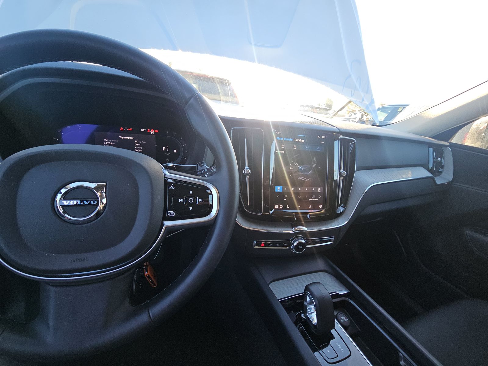 2025 Volvo XC60 B5 Plus AWD