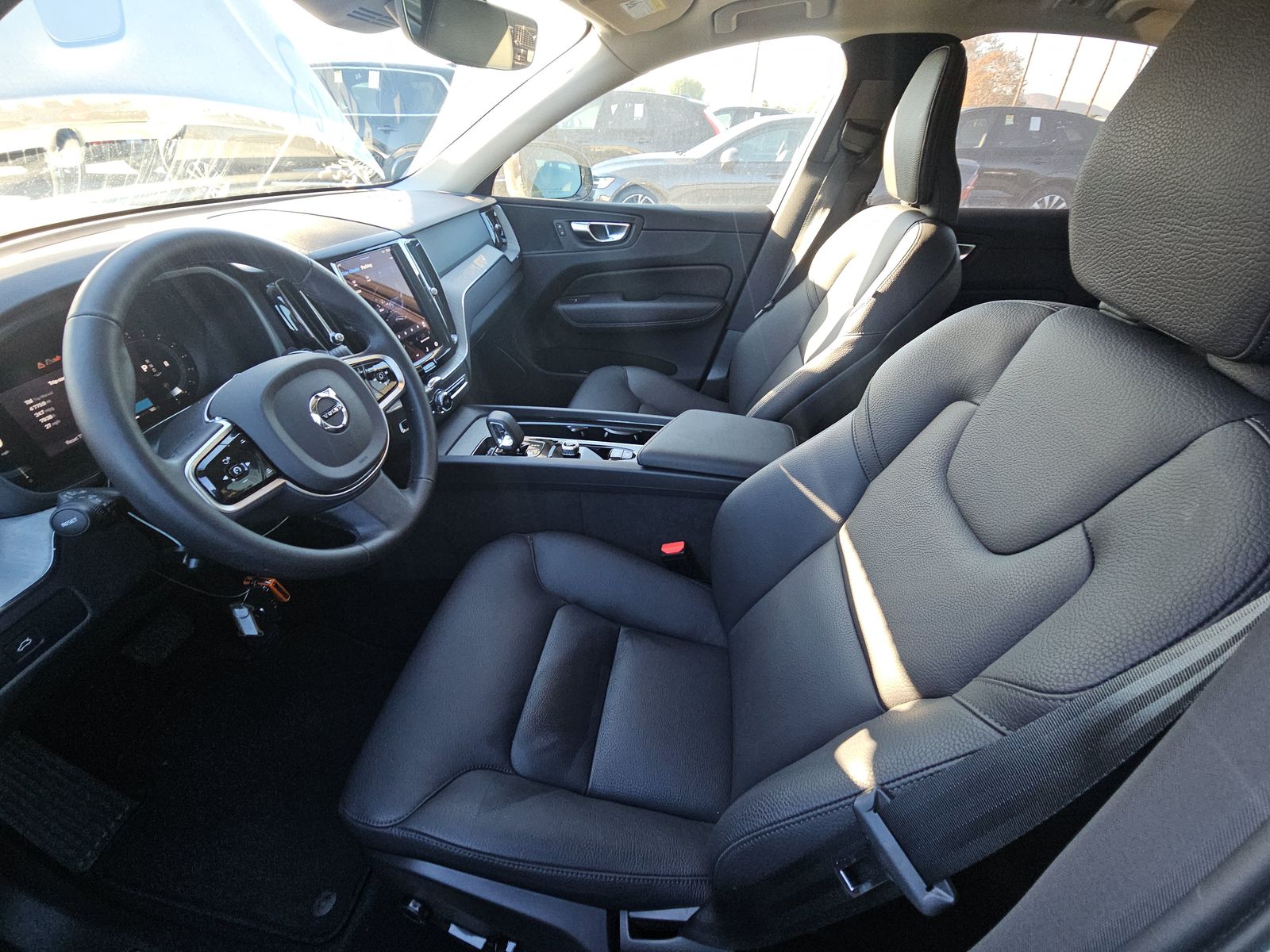 2025 Volvo XC60 B5 Plus AWD