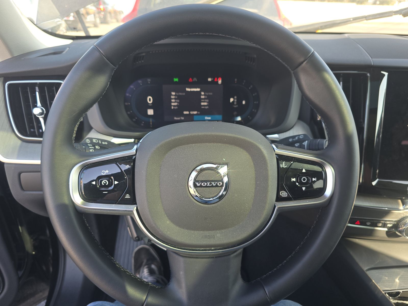 2025 Volvo XC60 B5 Plus AWD