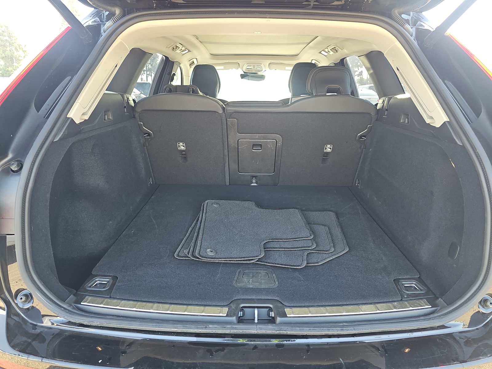 2025 Volvo XC60 B5 Plus AWD