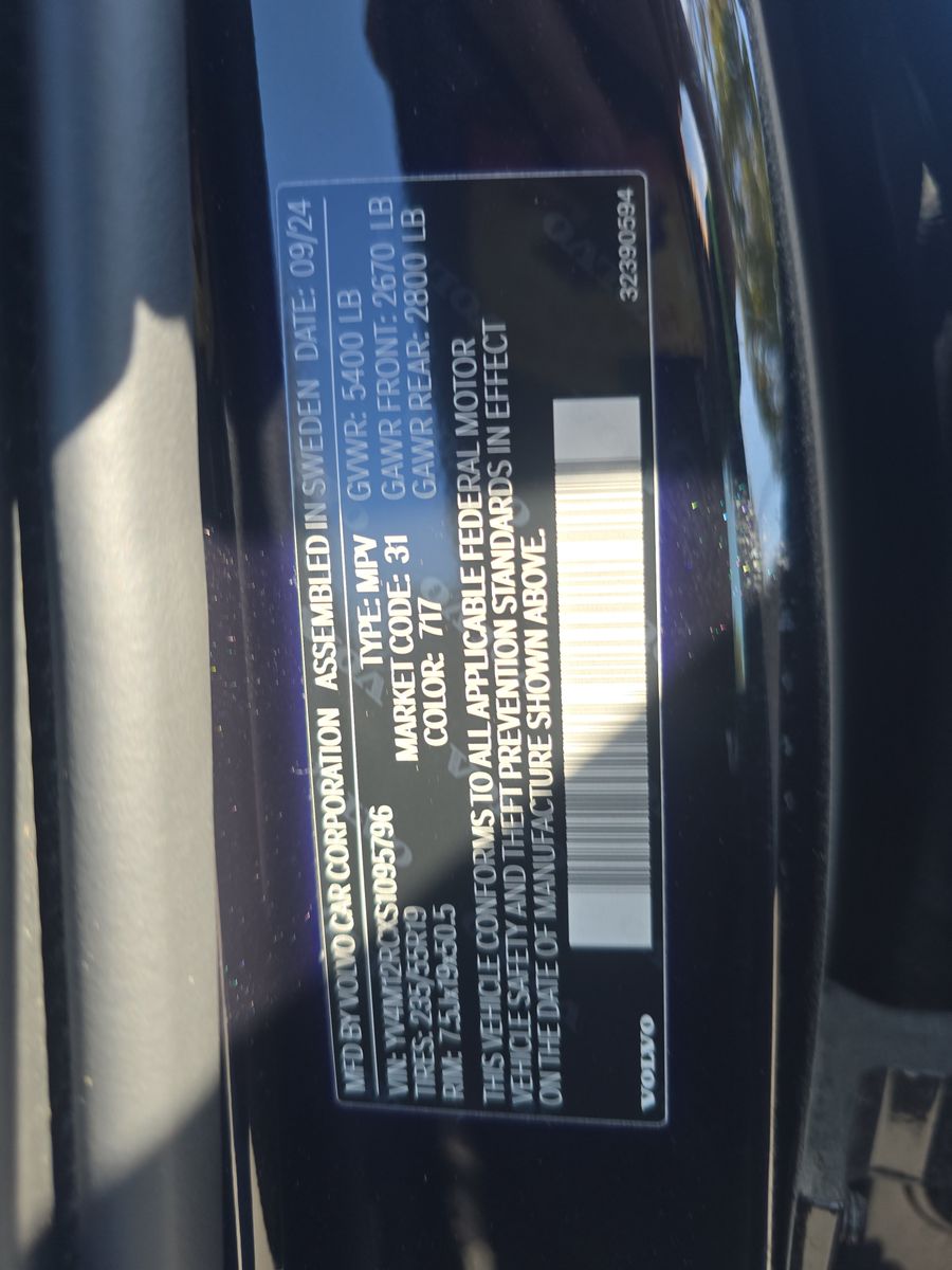 2025 Volvo XC60 B5 Plus AWD