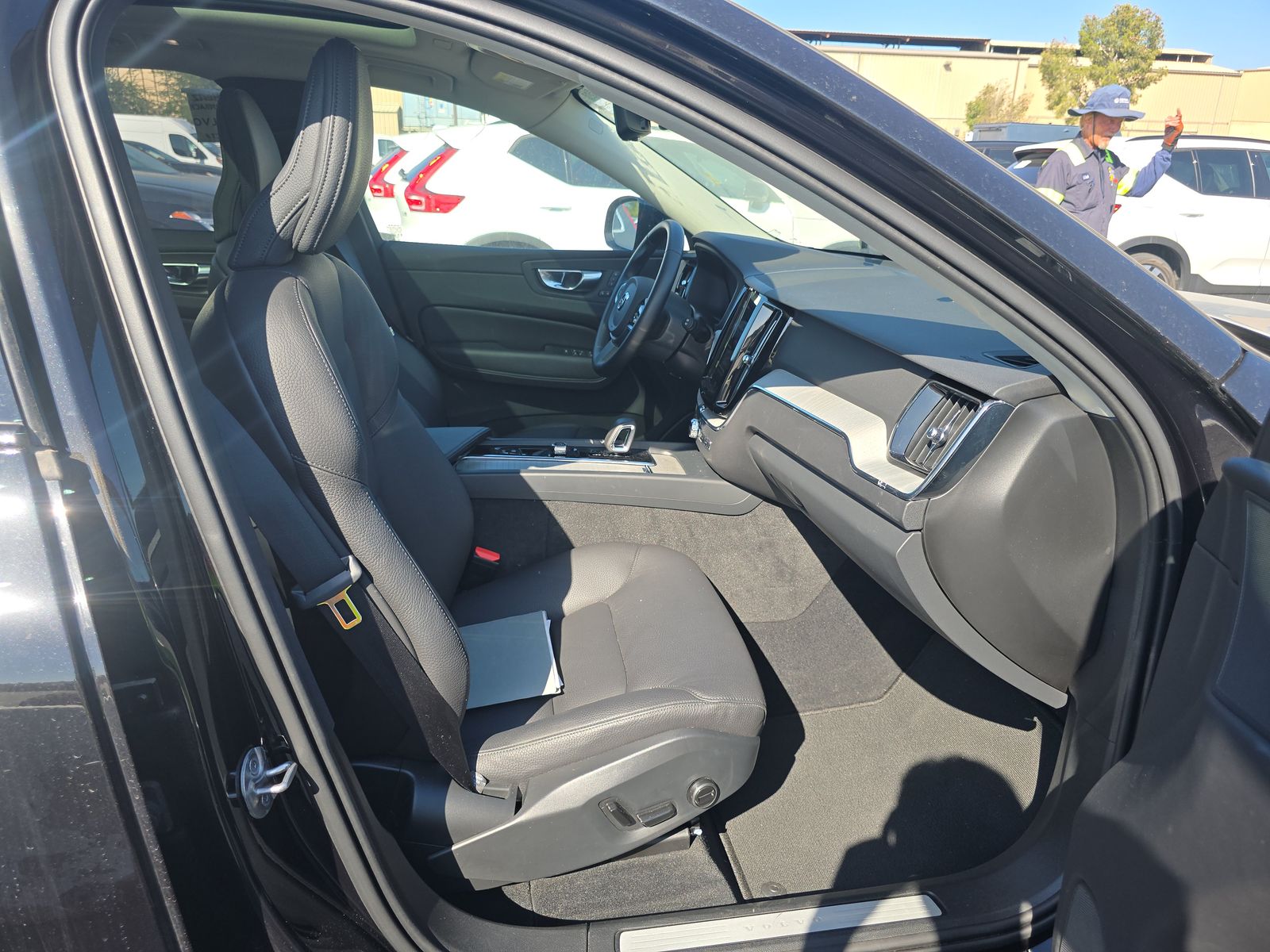 2025 Volvo XC60 B5 Plus AWD