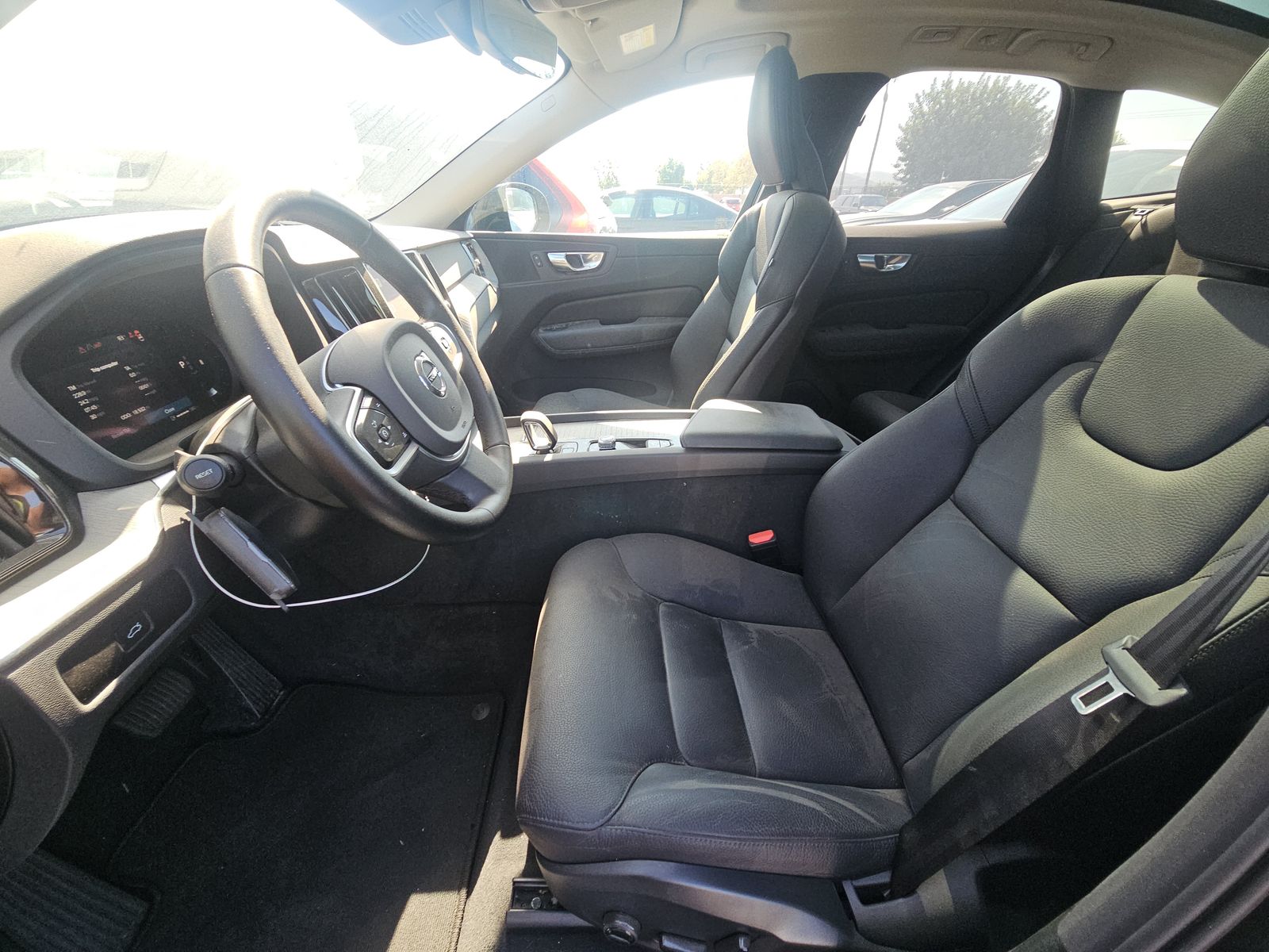 2025 Volvo XC60 B5 Plus AWD