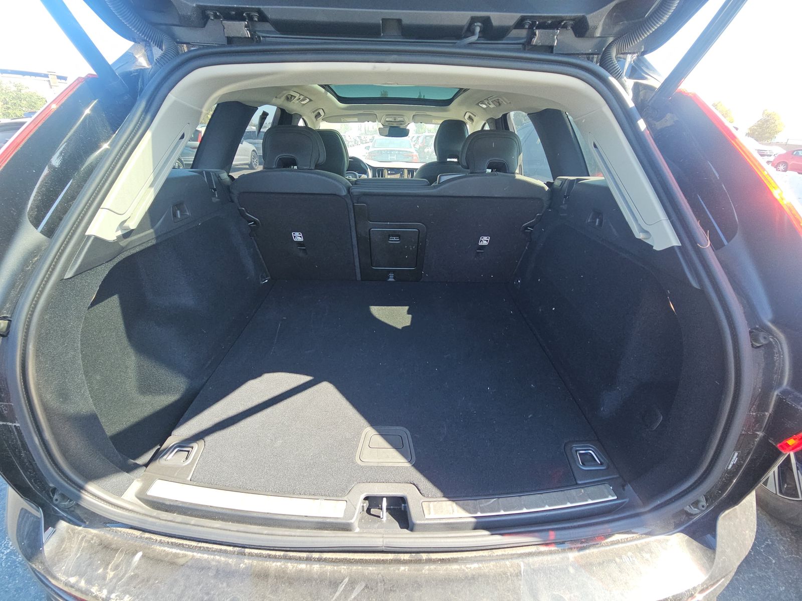 2025 Volvo XC60 B5 Plus AWD