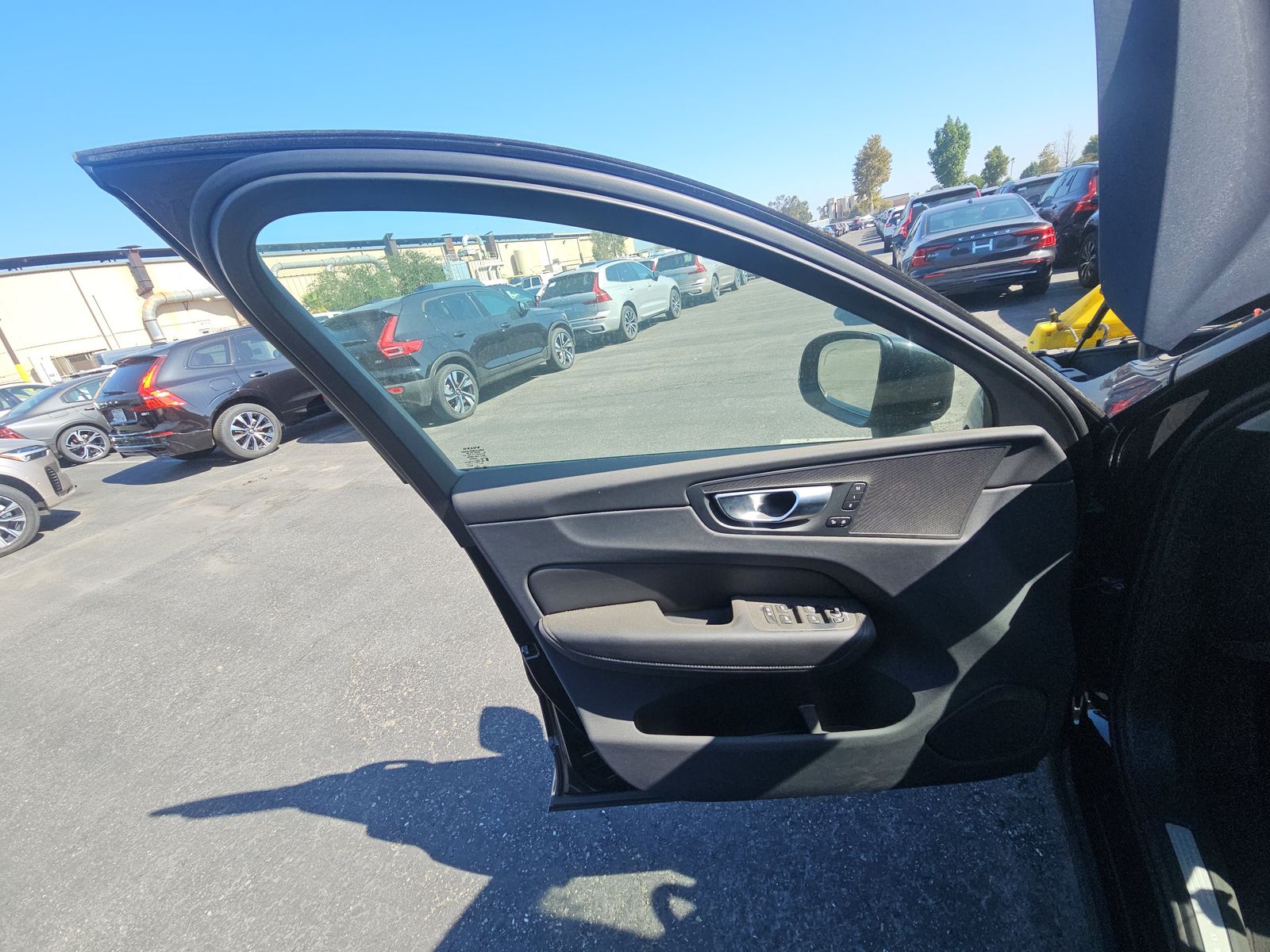 2025 Volvo XC60 B5 Plus AWD