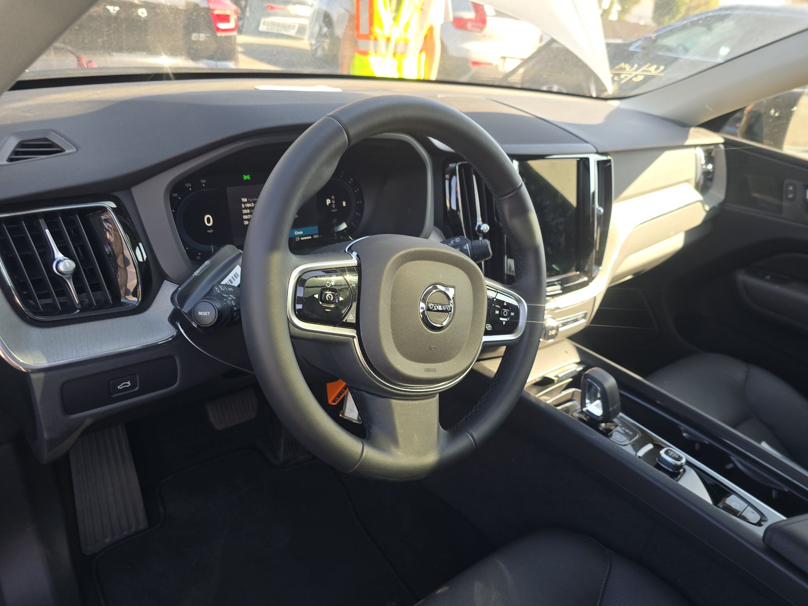 2025 Volvo XC60 B5 Plus AWD