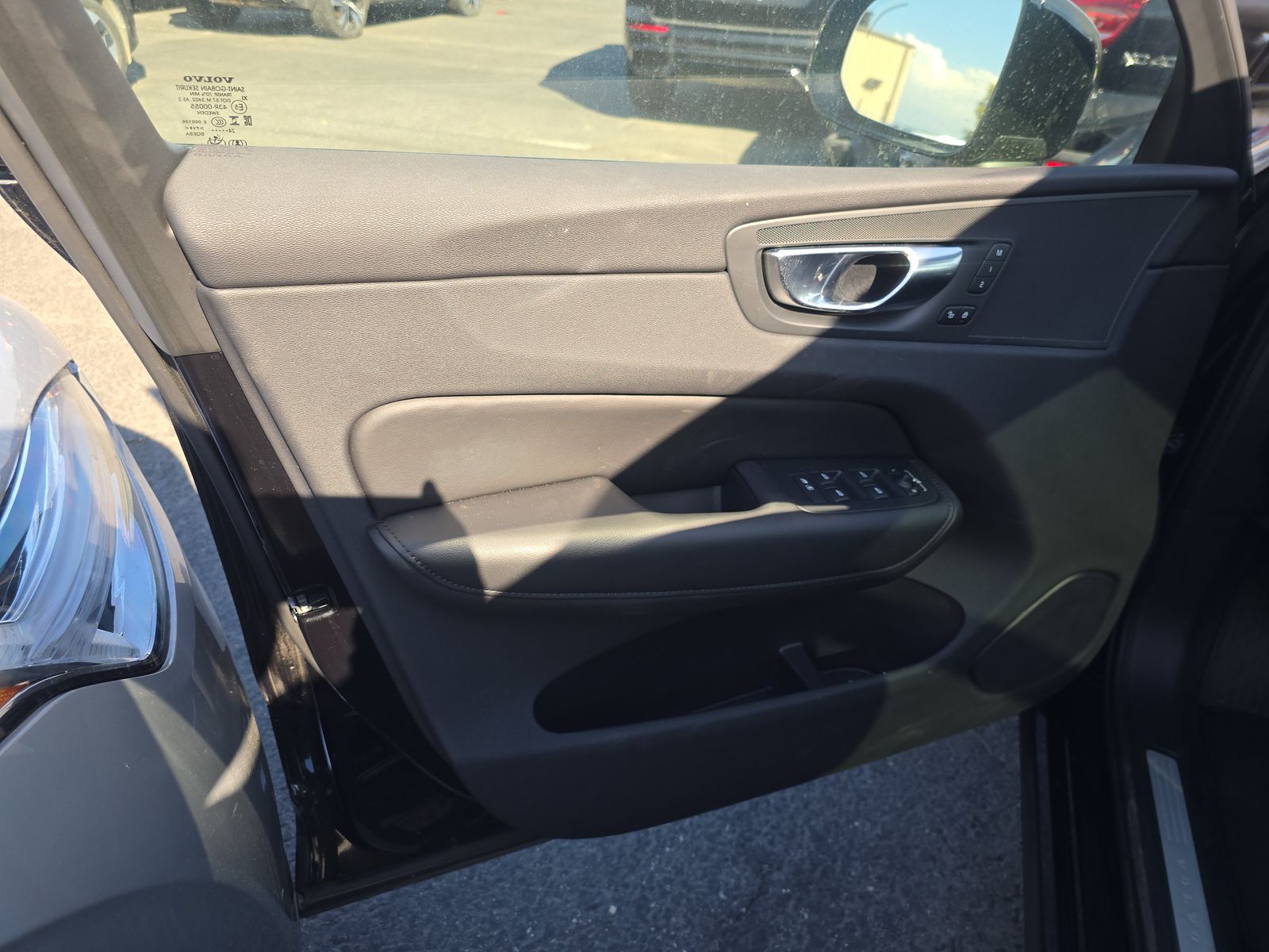 2025 Volvo XC60 B5 Plus AWD