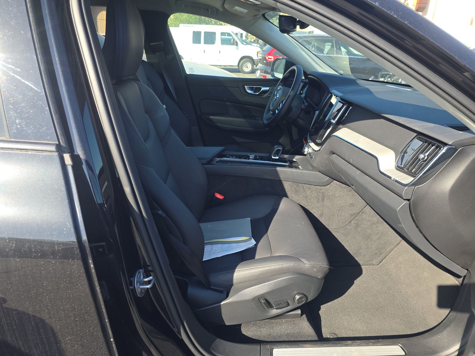 2025 Volvo XC60 B5 Plus AWD