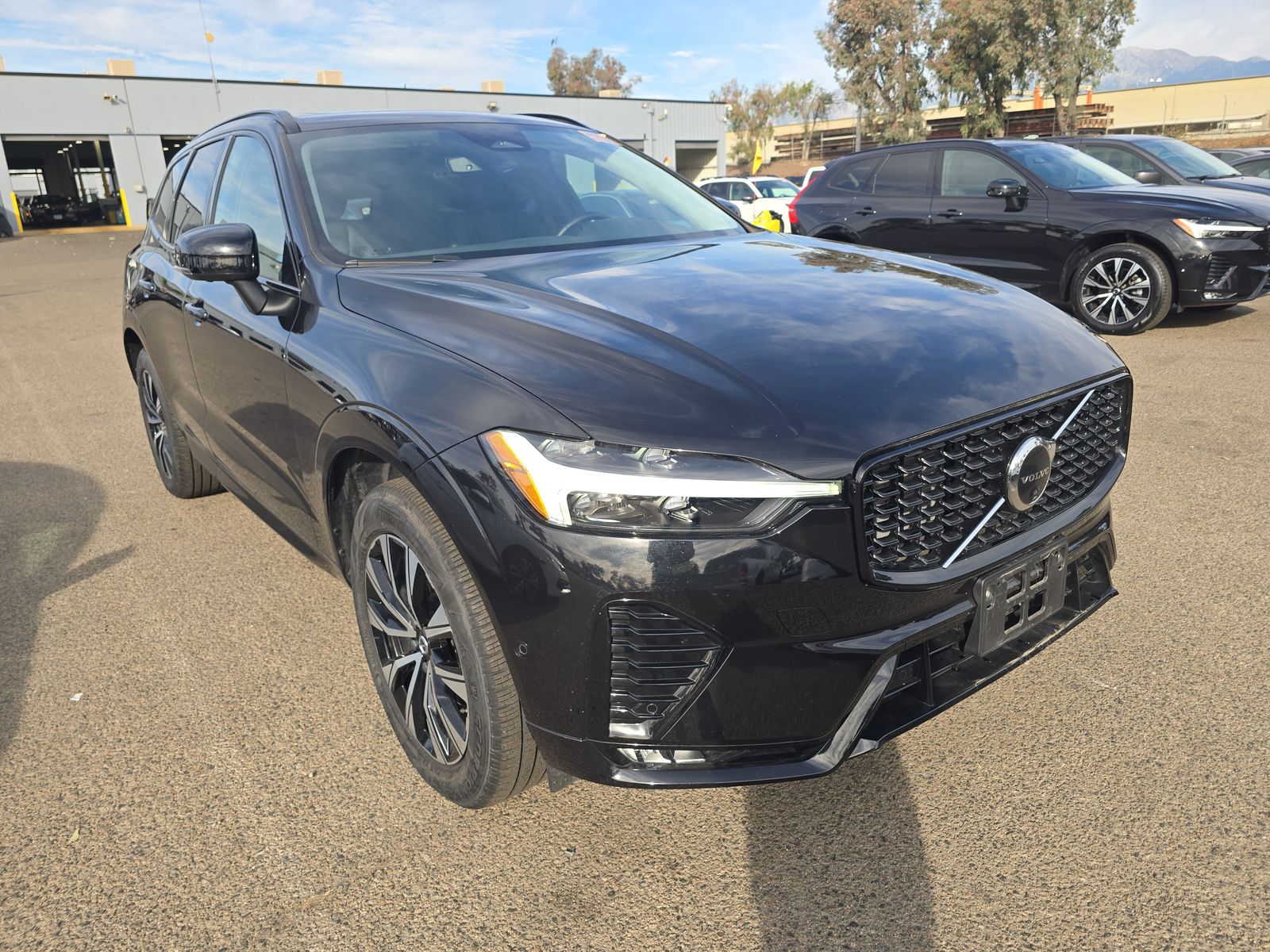 2025 Volvo XC60 B5 Plus AWD
