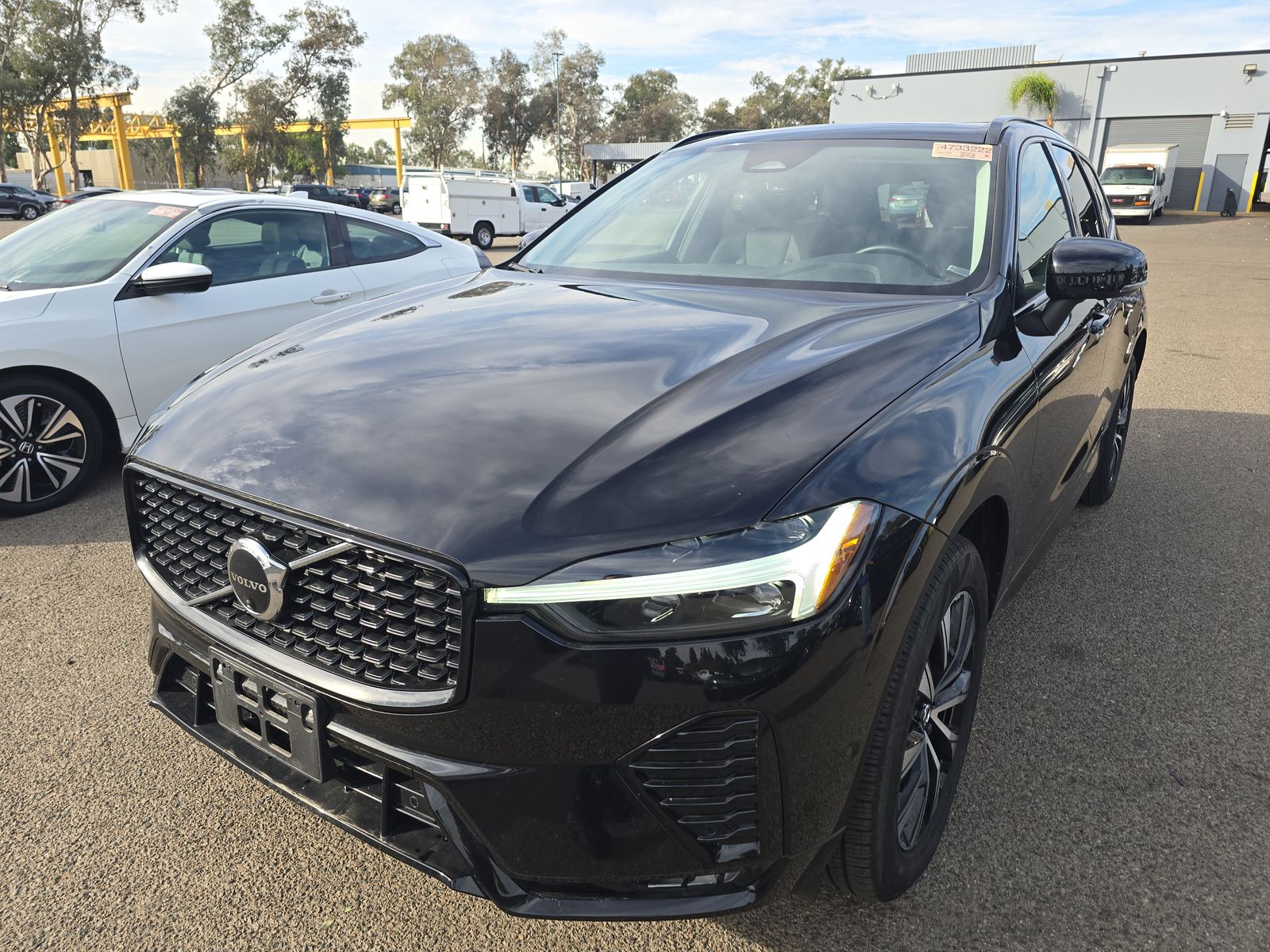 2025 Volvo XC60 B5 Plus AWD