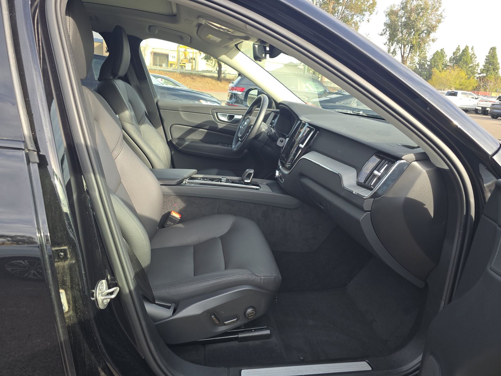 2025 Volvo XC60 B5 Plus AWD