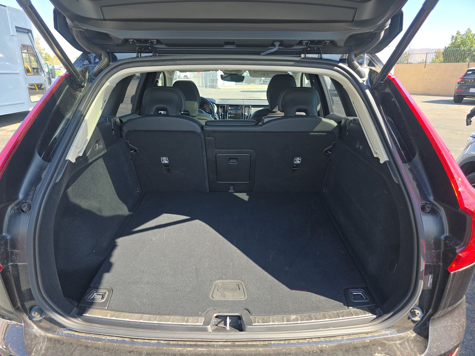 2025 Volvo XC60 B5 Plus AWD