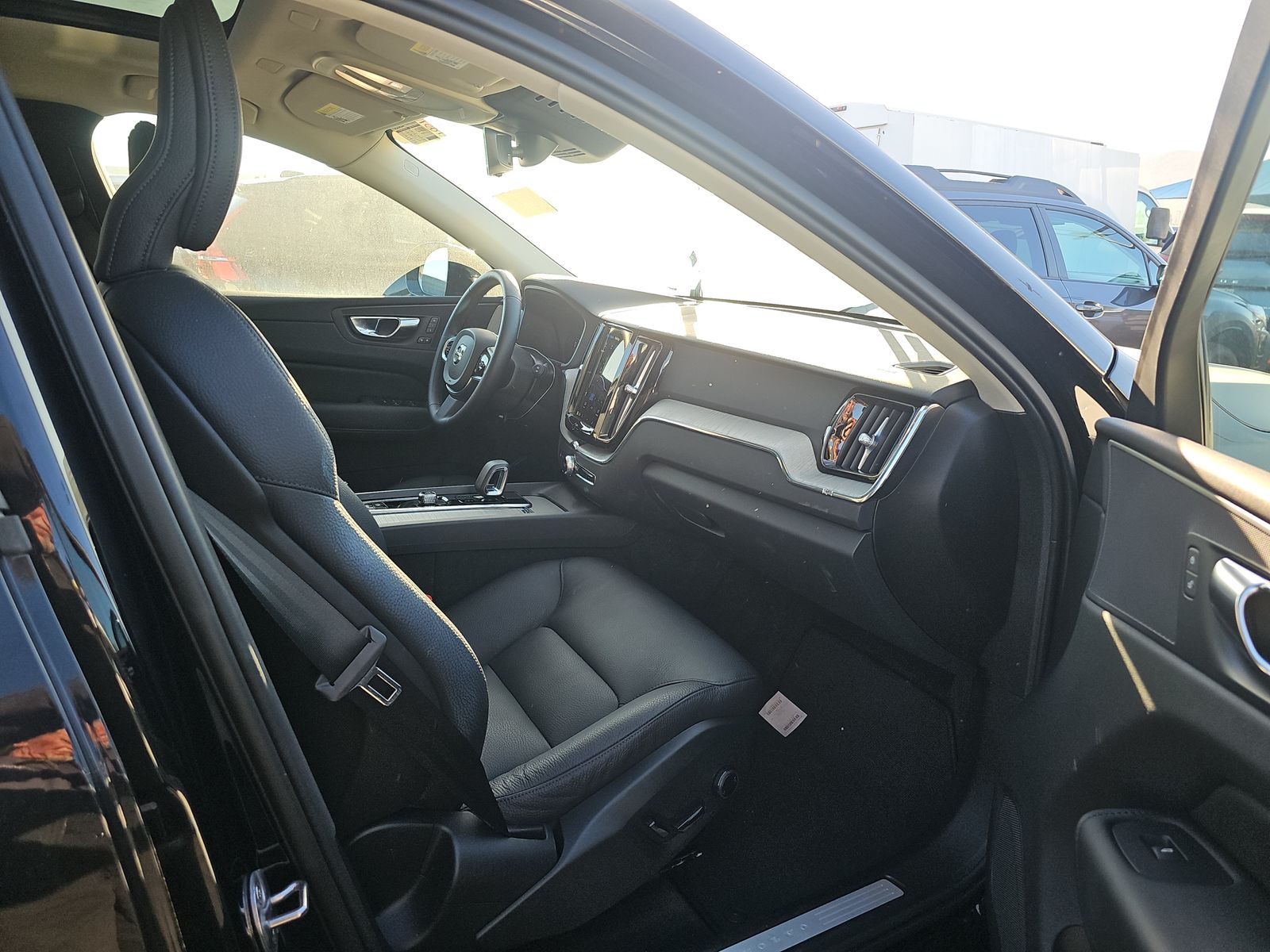 2025 Volvo XC60 B5 Plus AWD