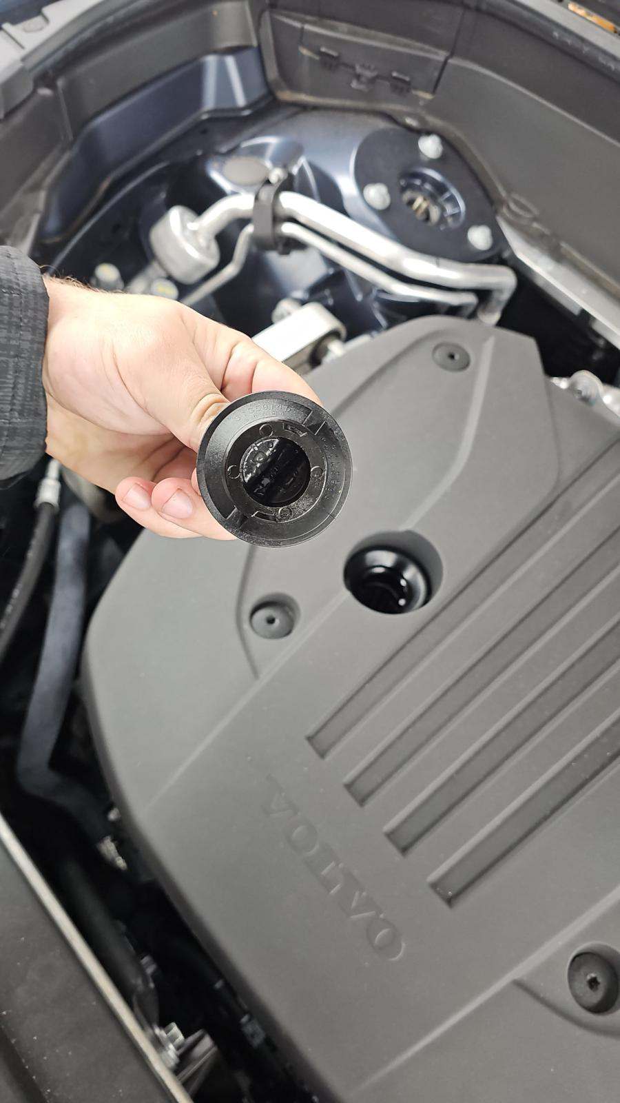 2025 Volvo XC90 B5 Core AWD