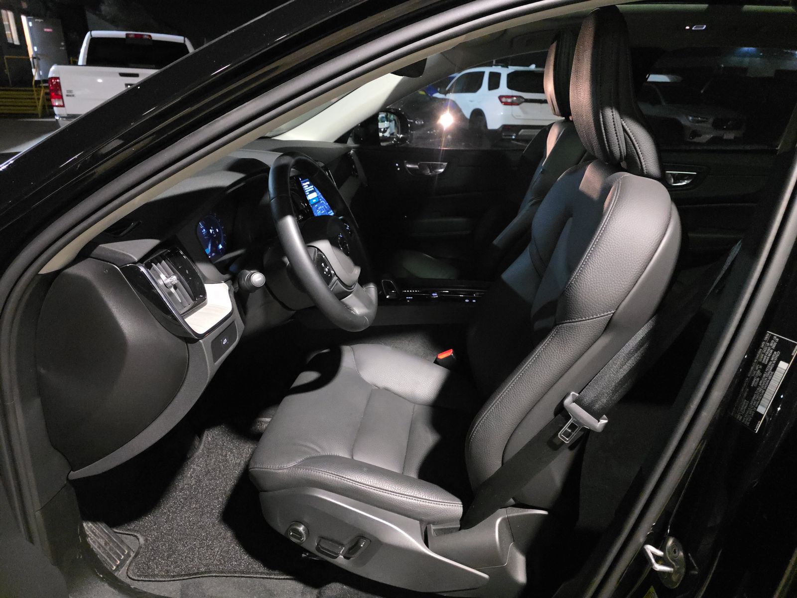 2025 Volvo XC60 B5 Plus AWD