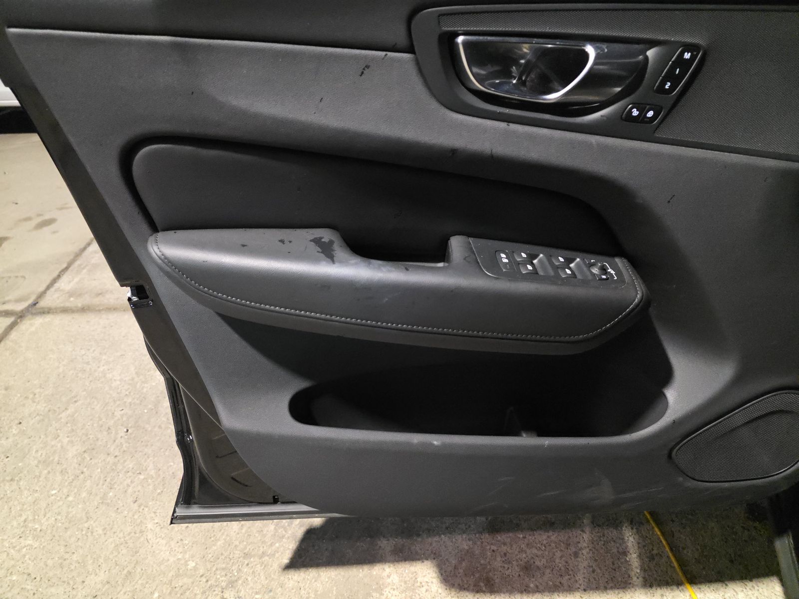 2025 Volvo XC60 B5 Plus AWD