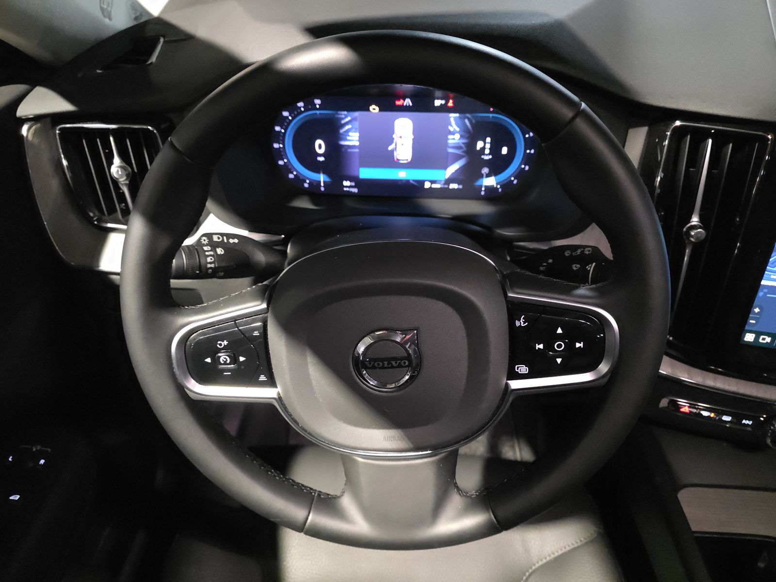 2025 Volvo XC60 B5 Plus AWD