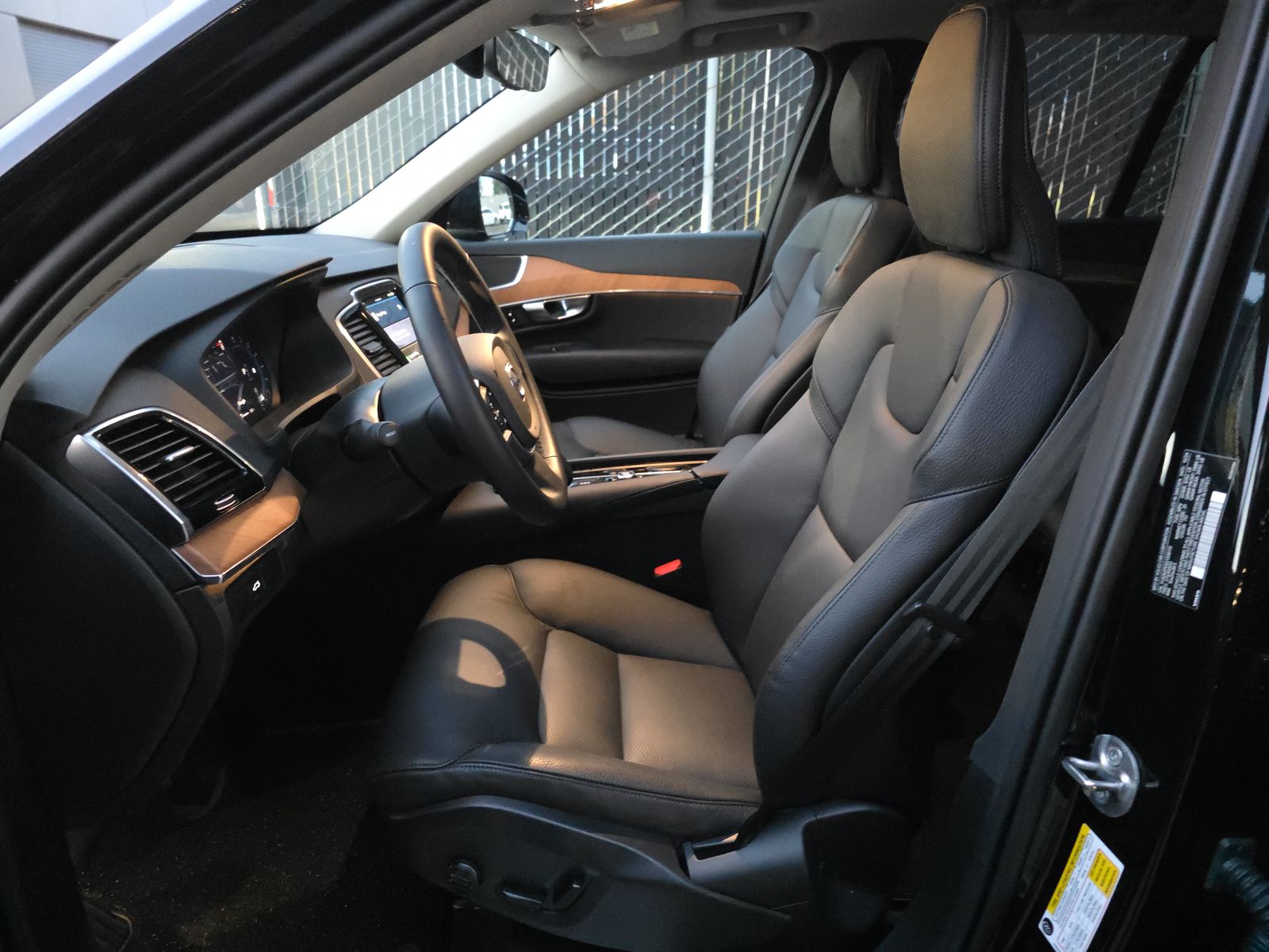 2025 Volvo XC90 B6 Plus AWD