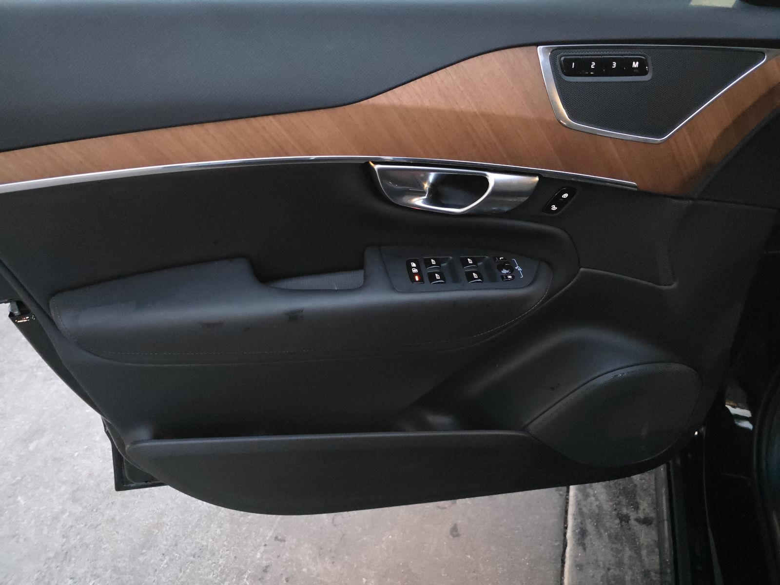 2025 Volvo XC90 B6 Plus AWD