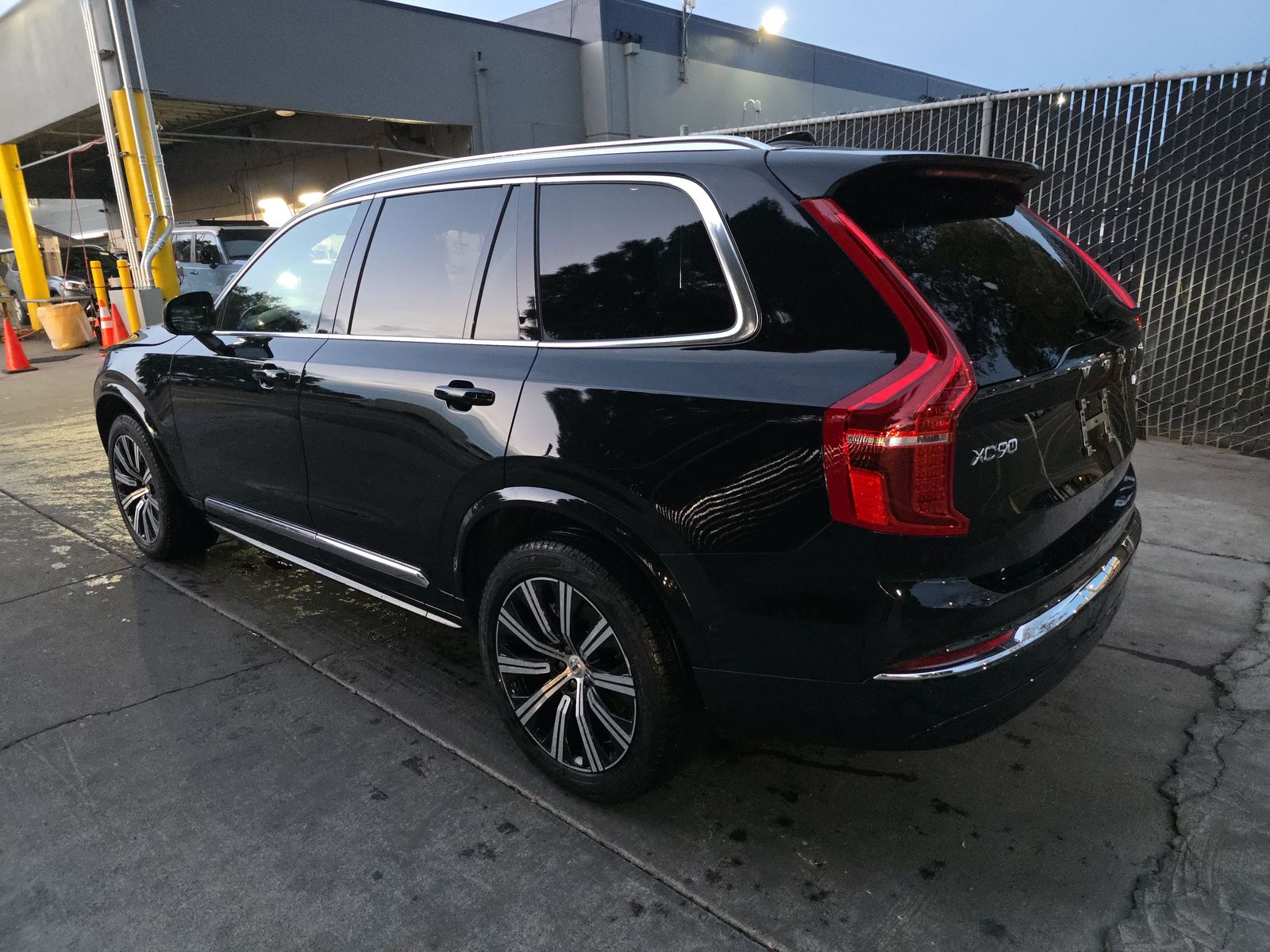 2025 Volvo XC90 B6 Plus AWD