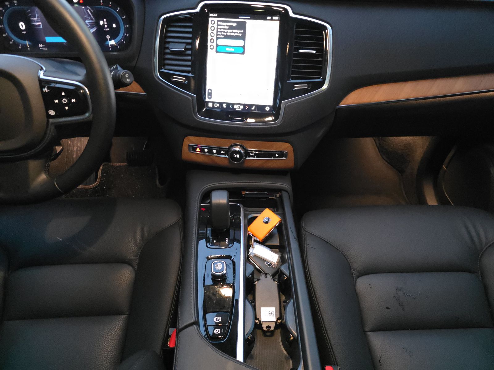 2025 Volvo XC90 B6 Plus AWD