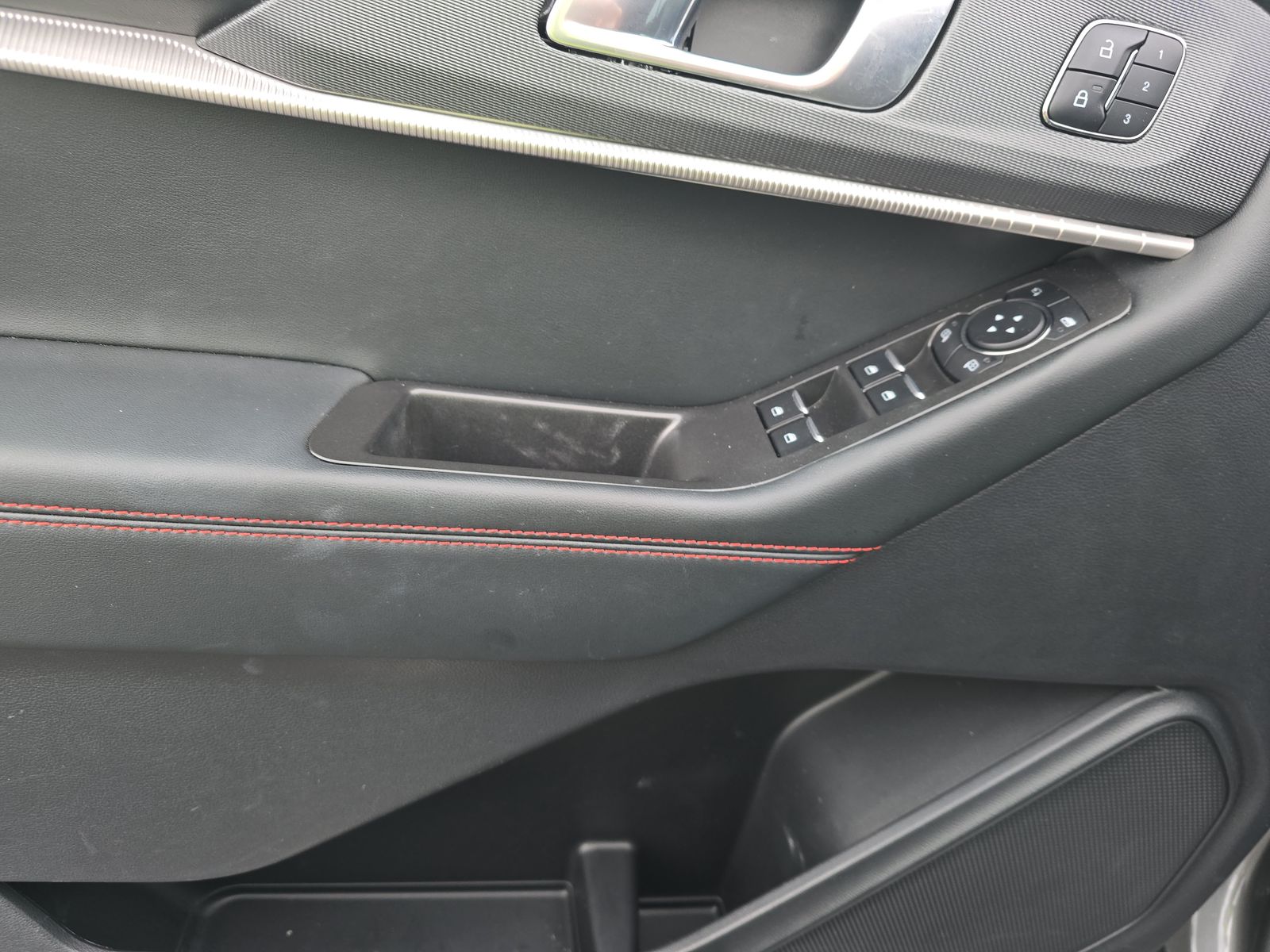 2025 Ford Explorer ST-Line RWD